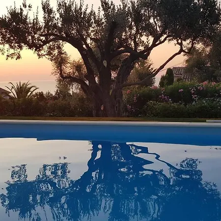 Piscine Et Superbe Vue Mer Fréjus