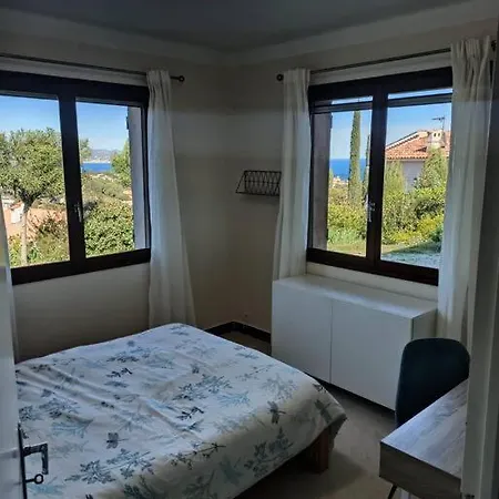 Piscine Et Superbe Vue Mer
