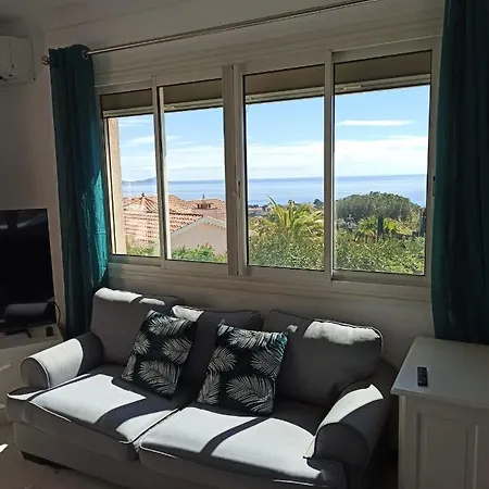 Piscine Et Superbe Vue Mer